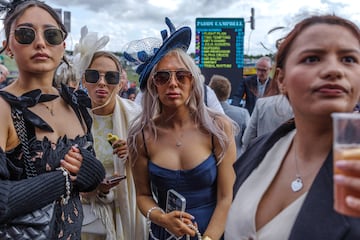 Ambiente durante el primer d¨ªa del Festival del Derby de Epsom en Surrey. Es una carrera de galope plano de 2423 metros de distancia y su primera edici¨®n fue en 1780.