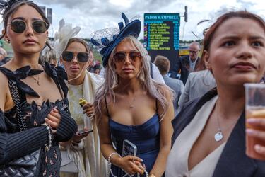 Ambiente durante  el primer día del Festival del Derby de Epsom en Surrey. Es una carrera de galope plano de 2423 metros de distancia y su primera edición fue en 1780.