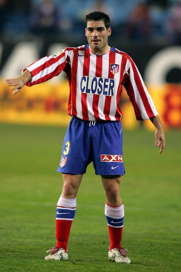 Defendi¨® la camiseta del Osasuna durante dos temporadas entre 2002 y 2004. Jug¨® como rojiblanco durante ocho temporadas desde 2004 hasta 2012.