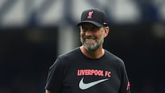 Liverpool (United Kingdom), 03/09/2022.- Liverpool manager Juergen Klopp looks on ahead of the English Premier League soccer match between Everton FC and Liverpool FC in Liverpool, Britain, 03 September 2022.