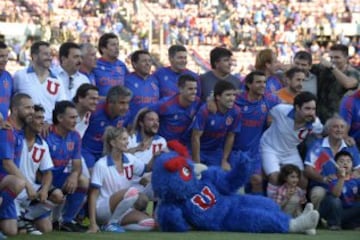 Universidad de Chile retirados vs Rostros de TV en el estadio Nacional, Chile.