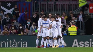 Luis Rioja celebra el gol ante el Bar&ccedil;a.