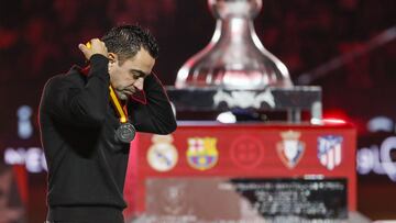 Xavi, tras recoger la medalla de subcampeón de la Supercopa de Arabia.