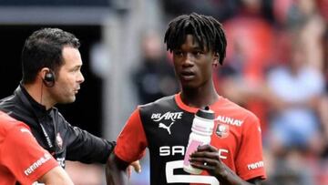 Ayudante de Stéphan. El descubridor de Camavinga, la primera vez que le vio jugar le quiso fichar, lo consiguió cuando tenía 10 años. Luego fue su entrenador en el equipo Sub-13 del Rennes. Camavinga dice: “Mathieu es de mi familia”. Podría ser la persona más importante en la formación del centrocampista. No falta a ninguna de sus fiestas de cumpleaños y, a día de hoy, es él el mayor vínculo sentimental que Camavinga guarda con el Stade Rennes.