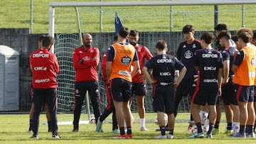 Manuel Pablo, dirigiendo un entrenamiento del Fabril.