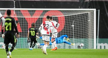 1-0. Santi Comesaña marca el primer gol.