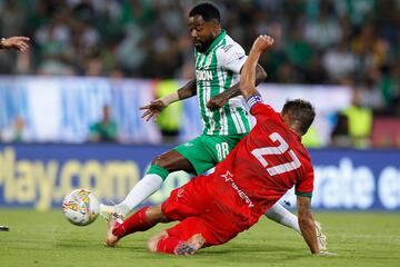 Acción de juego del partido entre Nacional y Patriotas en la jornada 14 de la Liga BetPlay