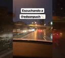 Medel sorprende: ¡viajó en su auto con música de Edson Puch!