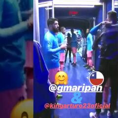 El cálido encuentro de Vidal y Maripán en duelo Alavés-Barça