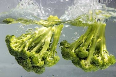 Los 9 alimentos que nunca debes calentar en el microondas