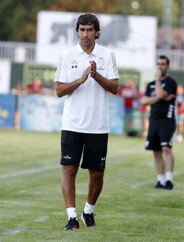 Raúl González Blanco ha dirigido el primer partido del Real Madrid Castilla frente a la Gimnastica Segoviana en el Municipal de La Albuera.