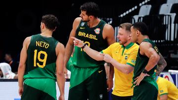 Jakarta (Indonesia), 16/08/2023.- Brazil'Äôs Head Coach Gustavo Conti (2-R) briefs his players during the FIBA Basketball World Cup 2023 group stage match between Iran and Brazil in Jakarta, Indonesia, 26 August 2023.