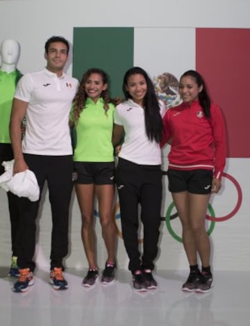 La Delegación Mexicana lucirá indumentaria de la marca española Joma. La sencillez y los tradicionales colores son su distintivo.El uniforme cuenta con el logo de Río 2016 y el uniforme de gala ostenta un detalle mexicano