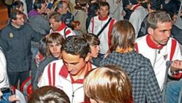 <b>NO COINCIDIÓ CON EL BETIS... </b> Sevilla y Betis no coincidieron ayer en el aeropuerto por... cinco minutos, pese a que viajaban a la misma hora. Casualidad...