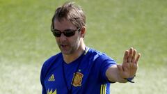 GRA033. LAS ROZAS, 30/08/2016.- El entrenador de la selecci&oacute;n espa&ntilde;ola de f&uacute;tbol, Julen Lopetegui, durante el entrenamiento que ha realizado hoy el combinado nacional en la Ciudad del F&uacute;tbol de Las Rozas, de cara a los encuentros ante B&eacute;lgica y Liechtenstein. EFE/Sergio Barrenechea