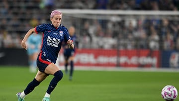 OL Reign's US midfielder #15 Megan Rapinoe controls the ball during the National Women's Soccer League final match between OL Reign and Gotham FC at Snapdragon Stadium in San Diego, California, on November 11, 2023. (Photo by Robyn Beck / AFP)