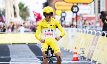 Tadej Pogacar entra como vencedor de la crono de hoy. 
 