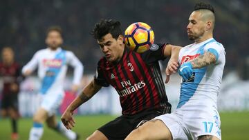 Gustavo Gomez y Marek Hamsik durante el Milán - Nápoles.