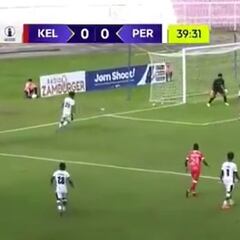 El vídeo que la rompe en Twitter y en los grupos de WhatsApp por lo que le sucede al árbitro