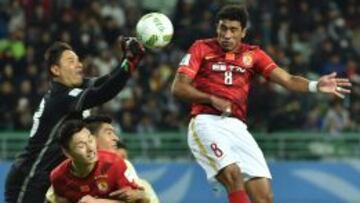 Paulinho da el triunfo en el 93' al Guangzhou, rival del Barcelona