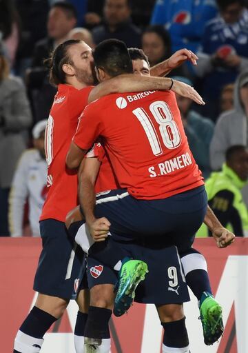 Independiente empató gracias al gol de Emmanuel Gigliotti y Andrés Cadavid puso arriba a Millonarios. Al final, fue 1-1 en Bogotá. El equipo azul está obligado a ganar en Sao Paulo ante Corinthians.