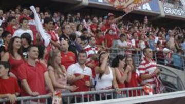 <b>VOLCADOS. </b>El Granada quiere que su afición sea un jugador más.