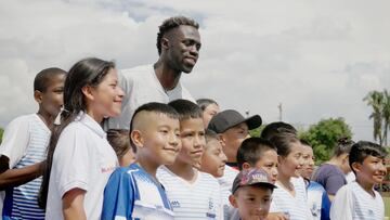 Davinson Sánchez en su Fundación en Guachené, Cauca.