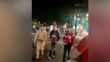 Reacción de un fan del Liverpool cuando le buscan problema