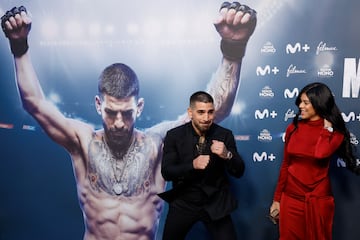 Ilia Topuria y su pareja Giorgina Uzcategui en la premier de la película.