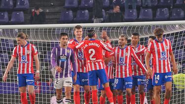 Los jugadores del Atlético celebran el tanto de Sorloth.