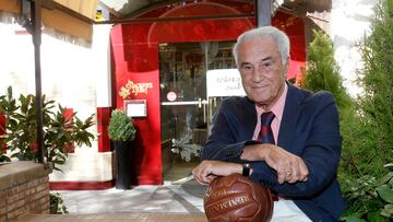 11/10/16 LAS ESTACIONES DE JUAN CAFE COPA Y FUTBOL JOSE MARIA CARRASCAL PERIODISTA
ENTREVISTAS REPORTAJE