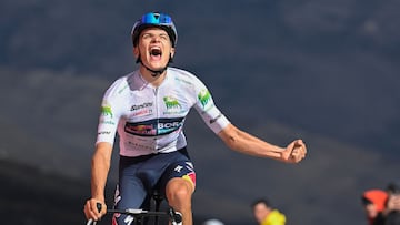 Team Bora's Italian rider Giulio Pellizzari celebrates as he crosses the finish line to win the 17th stage of the Vuelta a Espana, a 143 km race between O Barco de Valdeorras and Alto de El Morredero, Ponferrada, on September 10, 2025. (Photo by Miguel RIOPA / AFP)