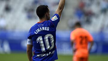 Miguel Linares durante un partido con el Real Oviedo.