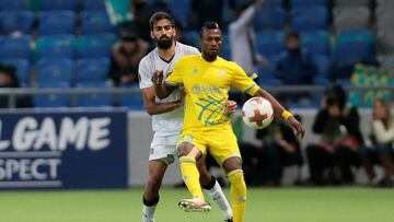 Patrick Twumasi, en acci&oacute;n en un partido con el Astana ante el Maccabi Tel Aviv