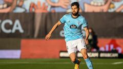 Néstor Araújo conduce el balón durante un partido contra el Getafe.