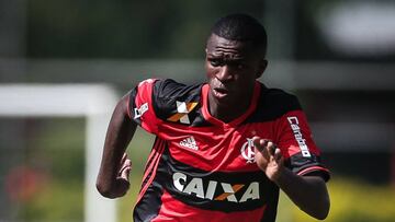 Vinicius sigue sin derribar la puerta con el Flamengo
