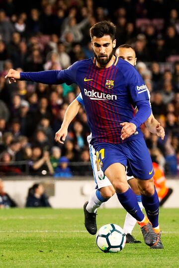 André Gomes tuvo una gran etapa en el Valencia pero desde que llegó al Barcelona no ha sido el mismo. No se ha adaptado al equipo y ha ido perdiendo oportunidades. Además, se ha ido desanimando con el tiempo y se ha notado en su concentración los escasos minutos en los que saltaba al campo. El conjunto azulgrana escucha ofertas por él y un cambio de aires podría venirle bien mentalmente para convencerse de que puede volver a ser el que era.