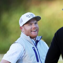 Canelo hace coraje en un campo de golf en Tijuana