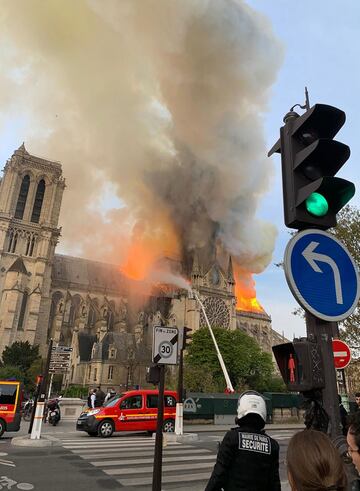 Devastador incendio de la catedral de Notre Dame, uno de los monumentos m¨¢s emblem¨¢ticos de Par¨ªs.