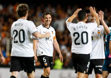 Carlos Marchena en la celebración de unos de los goles del conjunto del Valencia.