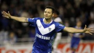 Mauro Z&aacute;rate festeja un gol con la camiseta de V&eacute;lez Sarsfield, club en el que tuvo un gran desempe&ntilde;o antes de emigrar a Europa.