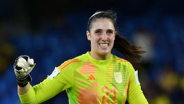 Spain's goalkeeper Eunate Astralaga celebrates after the goal scoring by teammate defender Silvia Lloris (out of frame) during the 2024 FIFA U-20 Women's World Cup round of 16 match between Spain and Canada at the Pascual Guerrero stadium in Cali, Colombia on September 11, 2024. (Photo by NELSON RIOS / AFP)