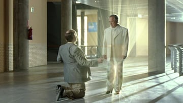 El ídolo de Torrente, José Luis Cantero Rada, conocido por su nombre artístico, El Fary. El músico apareció como una imagen divina en 'Torrente 3'. En la siguiente cinta, 'Torrente 4', se rodó después del fallecimiento del músico, en 2007, y aparece la tumba del artista madrileño.