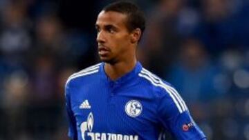 Joel Matip, en un partido con el Schalke 04