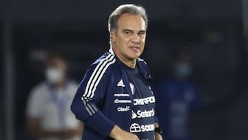 Futbol, Paraguay vs Chile.
 Clasificatorias al mundial de Catar 2022.
 El entrenador de Chile Martin Lasarte, mira el partido contra Paraguay durante las clasificatorias al Mundial de Catar 2022 realizado en el Defensores del Chaco
 Asuncion, Paraguay.
 11/11/2021
 Alejandra Gomez/Photosport
 
 Football, Paraguay vs Chile.
 2022 World cup Qatar qulifying match.
 Chile&#039;s head coach Martin Lasarte , looks the game against Paraguay during the 2022 Qatar World Cup qualifier football match at Defensores del Chaco stadium.
 Asuncion, Paraguay.
 11/11/2021
 Alejandra Gomez/Photosport