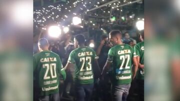 Las lágrimas de los jugadores de la 'Chape' que no viajaron