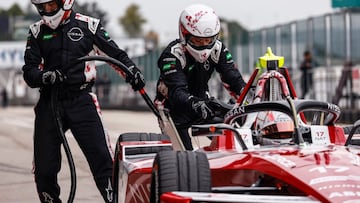 Mecánicos de Nissan prueban el Pit Boost de la Fórmula E.