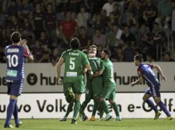 Los jugadores celebran el 0-1 de Morales. 