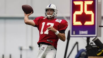 En la práctica del lunes, el veterano quarterback y su nuevo wide receiver comenzaron a darle dolores de cabeza a la defensiva de los Colts.