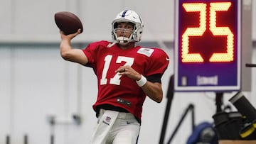 En la pr&aacute;ctica del lunes, el veterano quarterback y su nuevo wide receiver comenzaron a darle dolores de cabeza a la defensiva de los Colts.